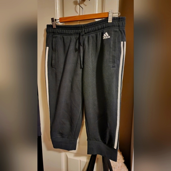 Adidas cropped sweatpants Size medium womens - Picture 1 of 3